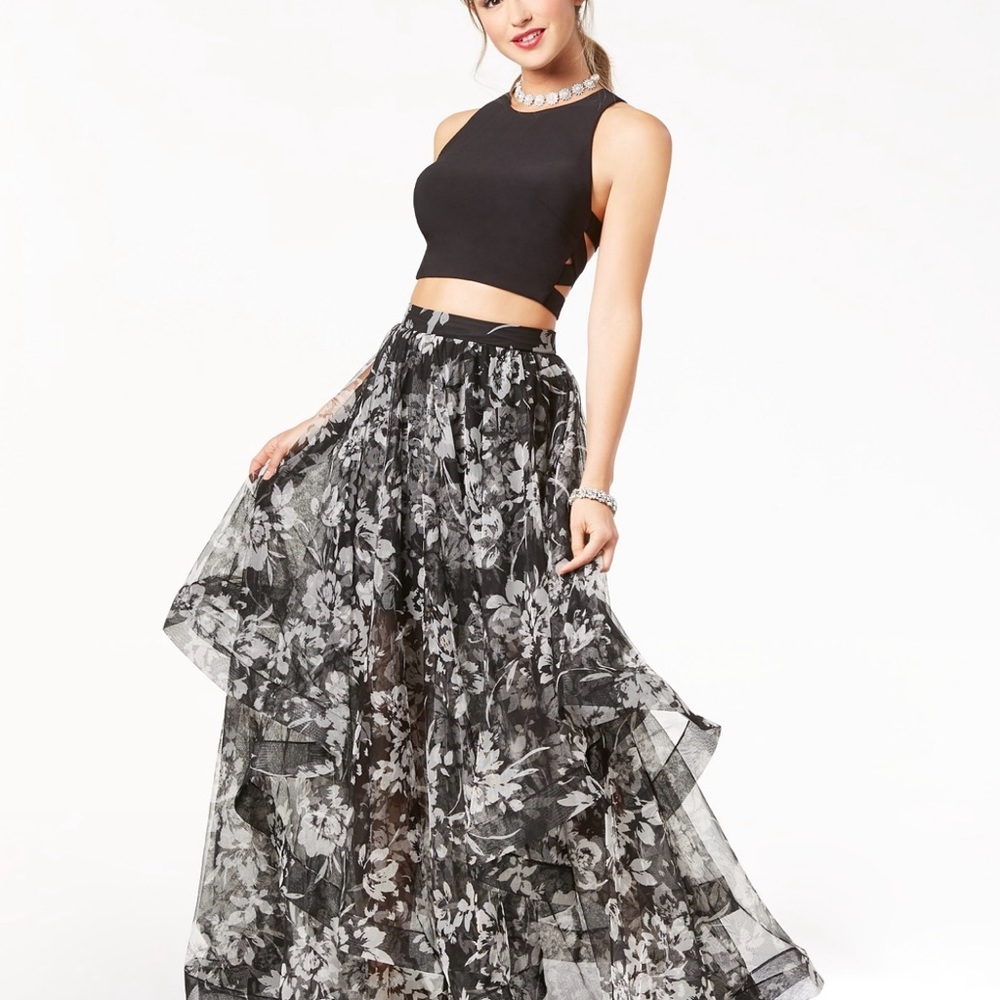 Two Piece High Neck Halter Crop Top Floor Length Formal Dress Size 3 NWT